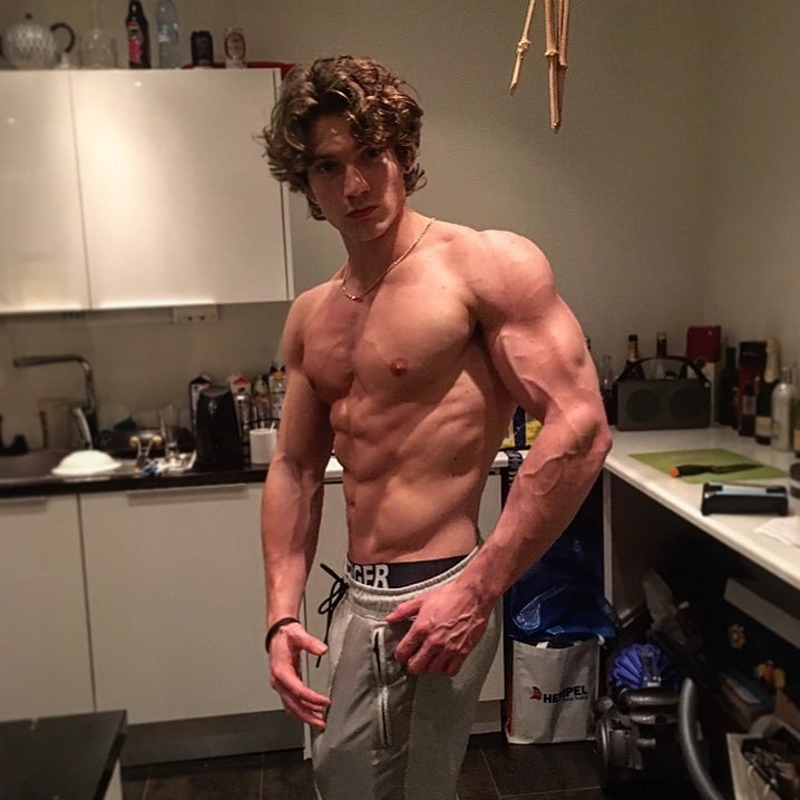 beautifulyoungmuscle:Benjamin Ahlblad: long-haired wildboy whom I’d love to fuck