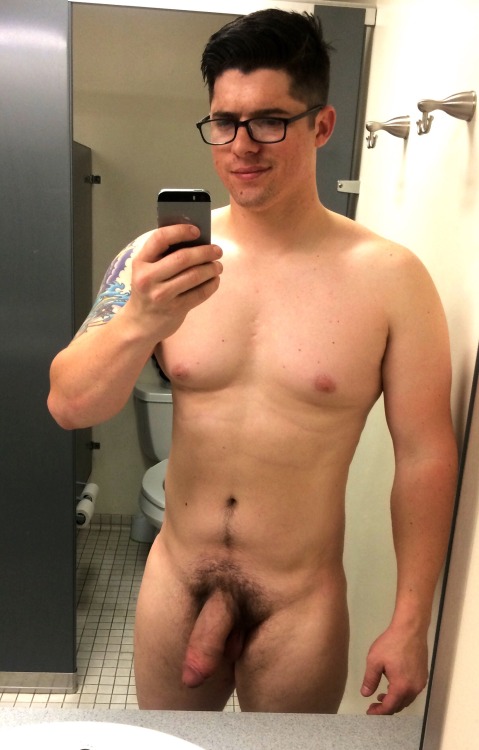 thejockstrapenthusiast:  straightdudesexting:  Straight beefy dad  FUCK   i would make that fit in my ass