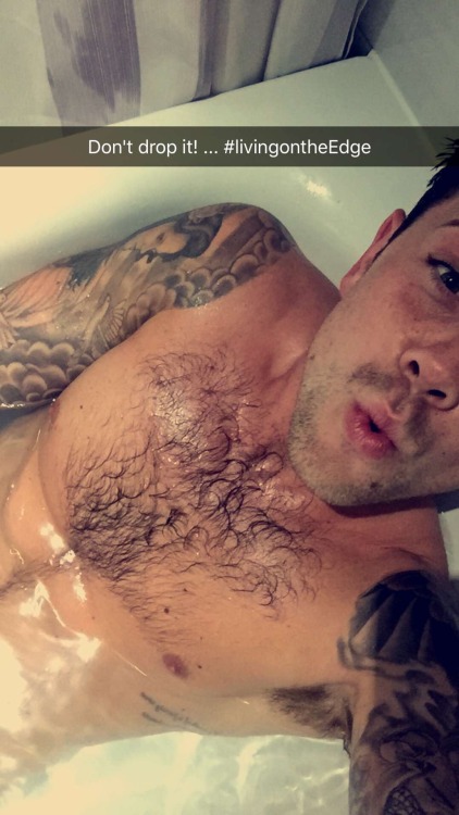 amazingmalenudity:  Ray Quinn 