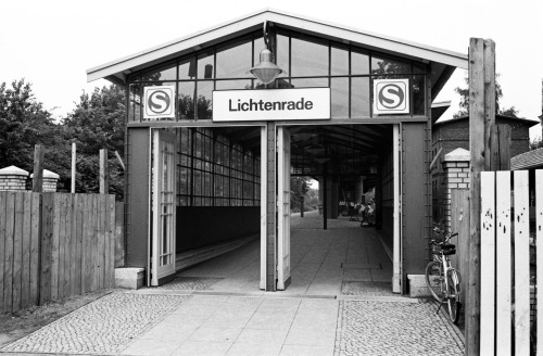 West Berlin 1986. At this date, Lichtenrade was the southern terminus of S-Bahn line 2 within West B
