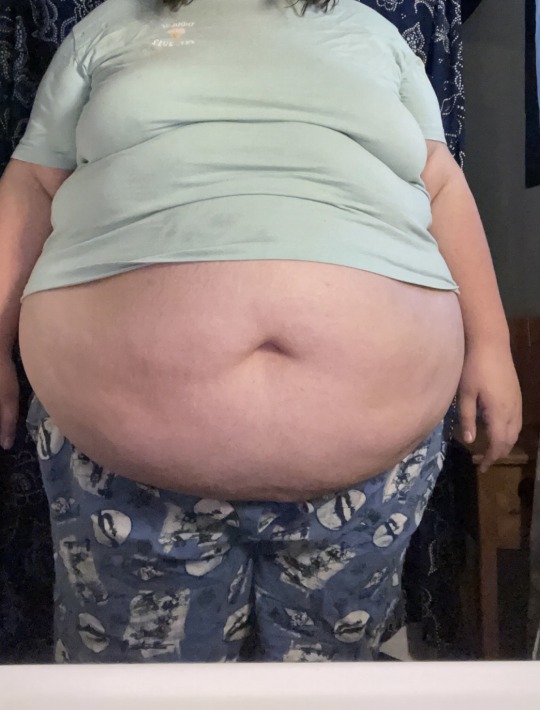 palmfeeder-deactivated20221030:gluttenousgoddess:The fatter I get the better I feel.. the better I feel the more I eat.. the more I eat the fatter I get.. I’ll just grow forever .. 👀🥰 enjoy these pics of a bigger fatter me How did I not reblog