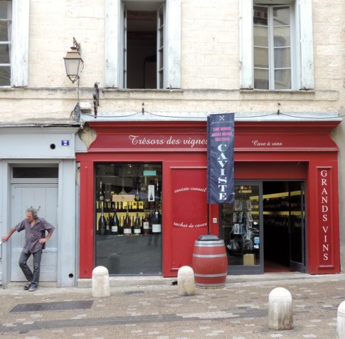 Trésors des vignes, caviste, Uzes, Gard, 2016.