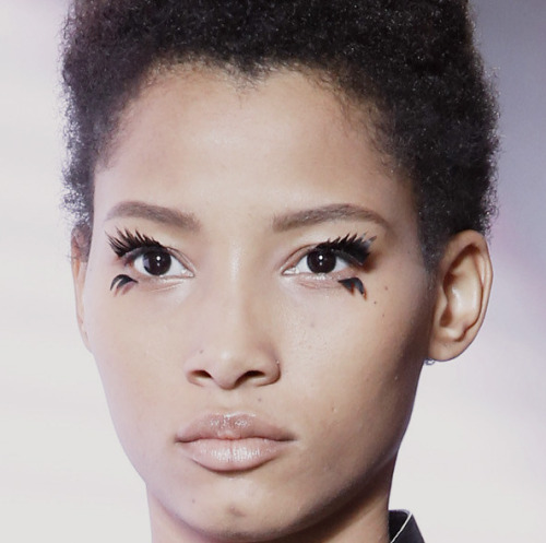 driflloon:  beauty @ louis vuitton ss16 