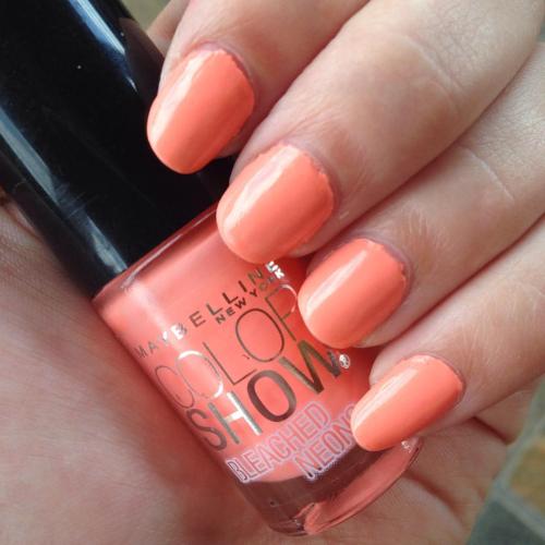 #manicuremonday Maybelline Color Show Bleached Neons in Coral Heat #notd #maybelline