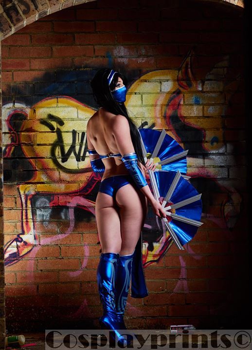 sharemycosplay:  Cannot get enough of #Kitana from #MortakKombat? Here is more of