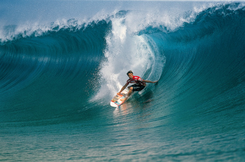 emilianomazzoni:  Dane Reynolds at Teahupoo, Tahiti
