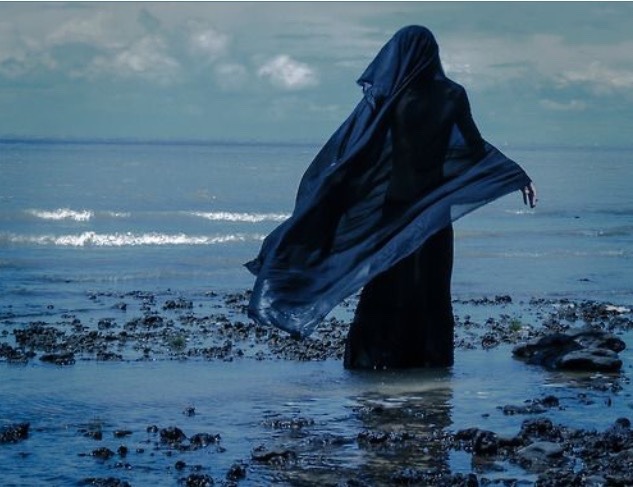 magickal-melancholy:witchydays:Witches, rise for I refuse to let you fall  ✬