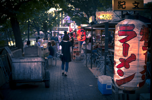 inefekt69:Nakasu Yatai in Fukuoka by inefekt69Via Flickr:Riverside food stalls are unique to the 