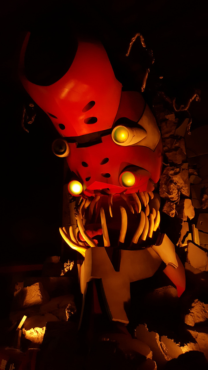 hdredeye:  My mecha pilgrimage in Japan has come to a close. I was able to see around