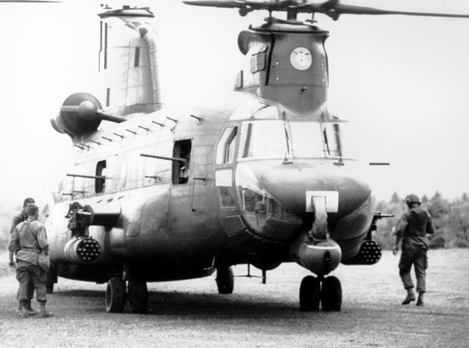 enrique262:  Boeing ACH-47A “Guns A Go-Go“ experimental gunship helicopter. 
