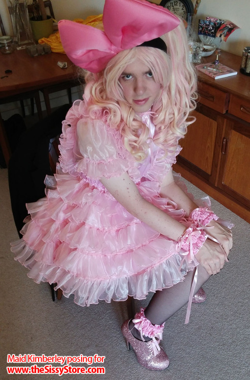 sissysatinslut: sissified-pink:Maid Kimberley <3 Beautiful pink frilly sissy