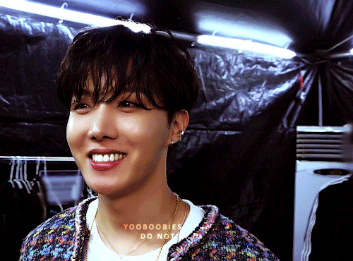 Poets Should Write Poems About Him And His Eternal Beauty{cr. Namuspromised}