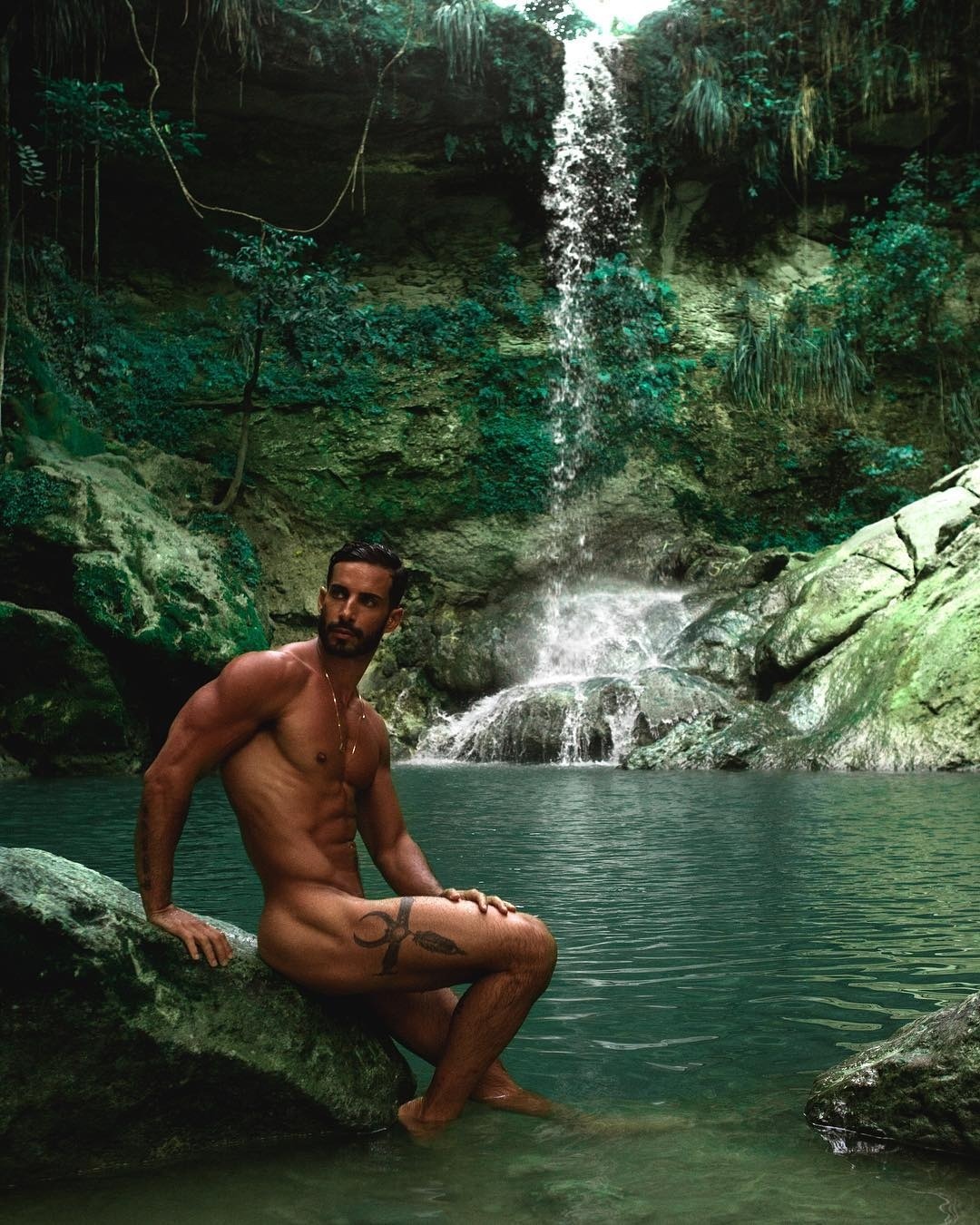 ofbeachesandmen2:  naked-bum-in-the-sun:    http://www.ofbeachesandmen.com/blogOf