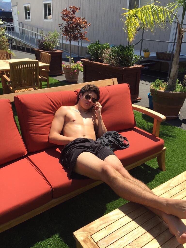 hotfamousmen:  Calum Hood
