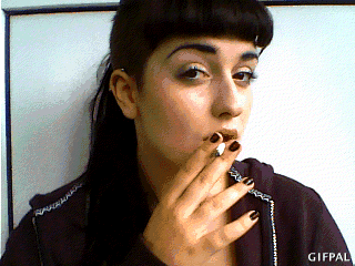 miss-milk:  my face without eyeliners so wierd but its ony a lazy day - last 2 hours