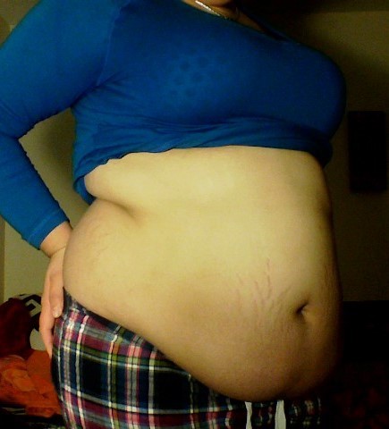 XXX bigbellybabe:  belly<3  photo
