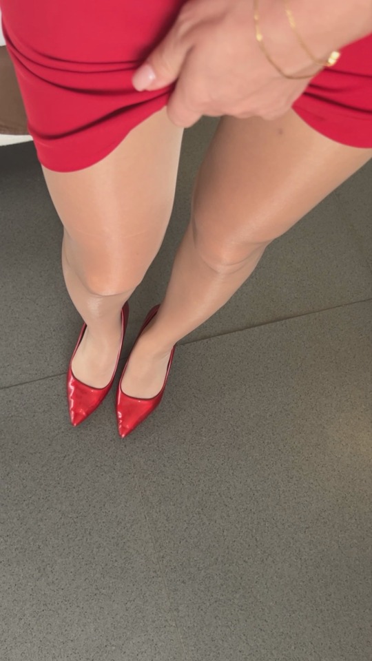 amberprettylez:hose-hound:LinaDemureCute 
