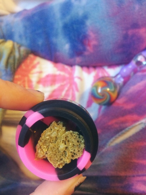 smokyserenity:  This honeycomb wax is too good