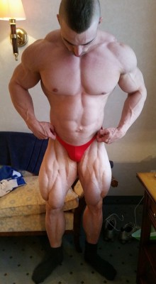 whitepapermuscle:  Dani Kaganovich