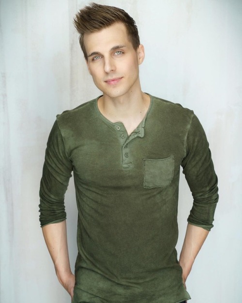 theclassymike:Photoshoot of Cody Linley taken porn pictures