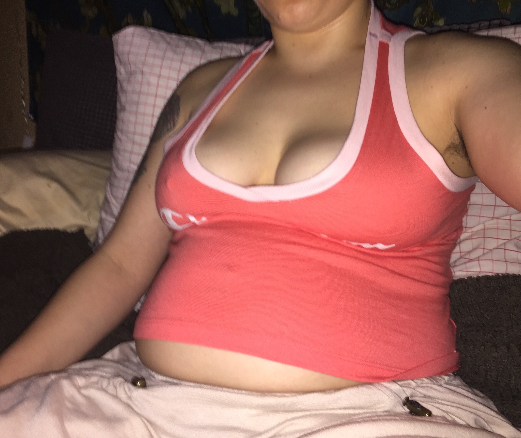 Porn :I don’t like how much smaller i look in photos