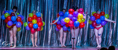luna–argenta:  I didn’t know whether to upload these or not, but at the end of the day I’m proud of what I do, I love burlesque and as much as I’m not kean on my body, I’m trying to love it.