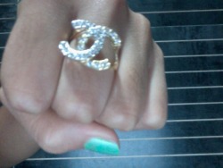 monalu:  i loove this ring &lt;3 