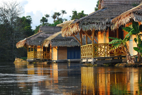 Uacari Floating Eco-Lodge near Tefé in Amazonas, Brazil (by PeterQQ2009).