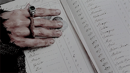 jamesbuhcanan:pirates of the caribbean original trilogy: curse of the black pearl (2003)“I’m dishone