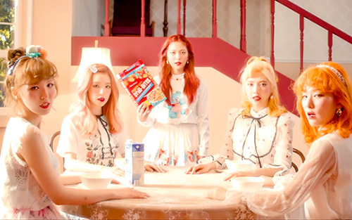 yxxna: Red Velvet x Tables 