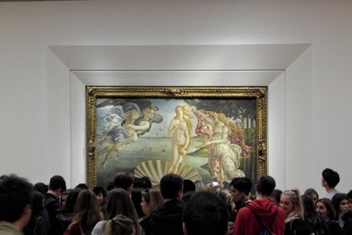 Porn mental-stitches:  crowds among the artworks photos