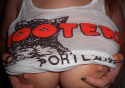 Goldieloc:  Astoldbyclitliquor:  Went To Hooters For Game 6 And Reeled In Tabitha!!!!