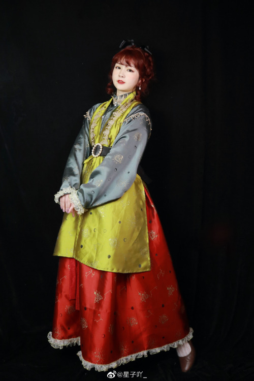 fuckyeahchinesefashion:chinese hanfu mixed with european vintage fashion by 星子吖_