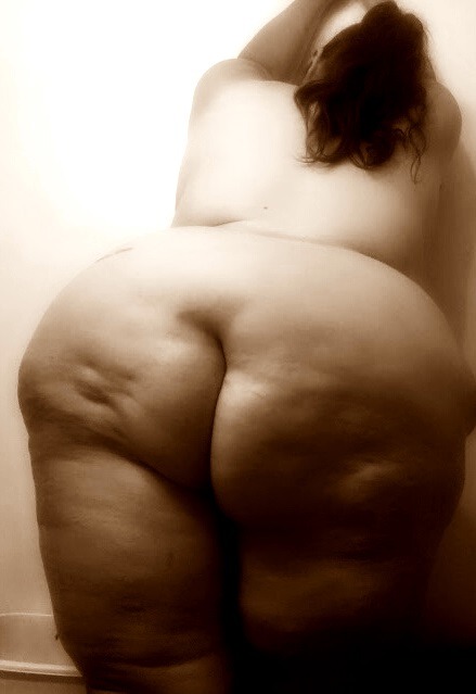 cjcurvesplease:  “Dimples” the icing on the perfect dish!!  Gorgeous imaged pinched