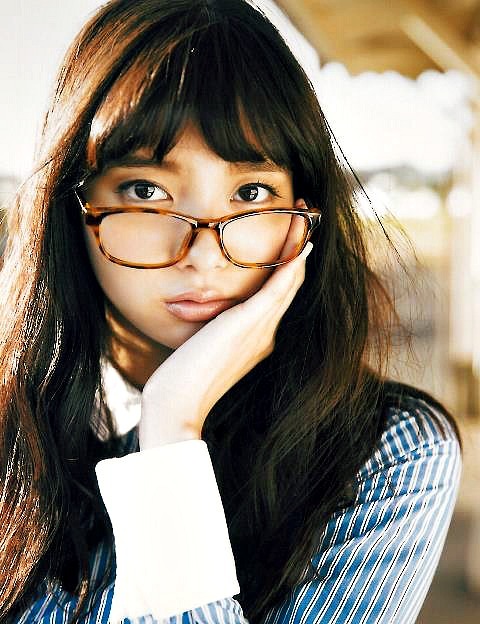kyleeers:   Shinkawa Yua -  カレンダー2015 (8/8)