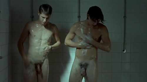 famousnudenaked:  Johan Libéreau & Pierre Perrier Full Frontal Naked Nude “Douches Froides (2005)” *Descargar Escena / Download 