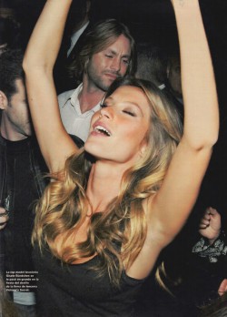 sheholdsyoucaptivated:  giselebundchenlove:  Gisele dancing at the 2003 Victorias Secret after party   Holy sh*t, this an actual candid?? I always just assumed this was an editorial