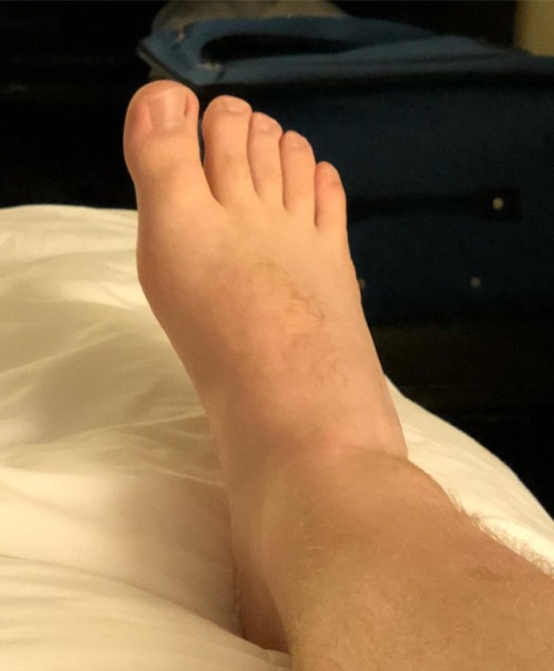 socksstud91: Anybody like my feet?
