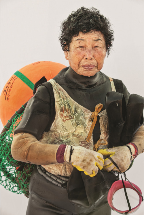 luminoussea:The Sea Women of South Koreaphotographs by Hyung S. Kim“For hundreds of years, women in 