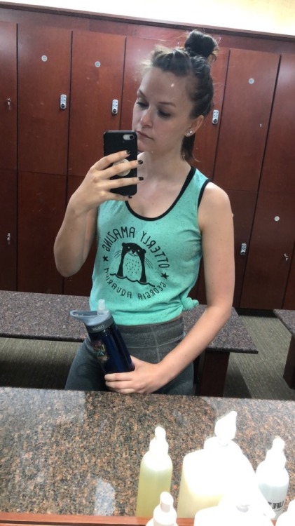 i bought a large child’s tank top at the atlanta aquarium last summer and it doesn’t fucking fit so 