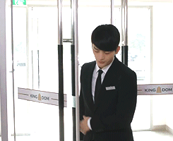 2k-dramas:  In the face of danger, it’s either fight or flight aegyo. 