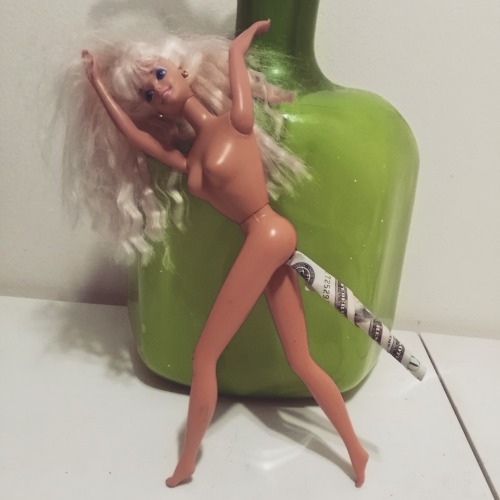 whalesnest: champagnemanagement: reblog and butthole barbie will shit wads of cash into your life Wh