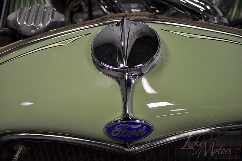 phuckingawesome:  uetty:  Voodoo Larry Built Rod  (www.ecarlist.com/showroom/2149/photos/5410171から)
