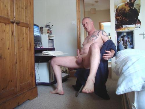 averagedudenextdoor: Tatted middle-aged dad jerking in his son’s bedroom, at his desk, when he