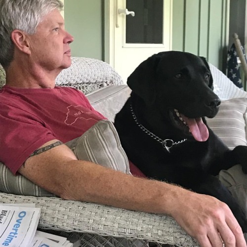 90 pound lap dog. #goodboycelo #labsofinstagram #labradorretriever #blacklab #labradorsofinstagram (