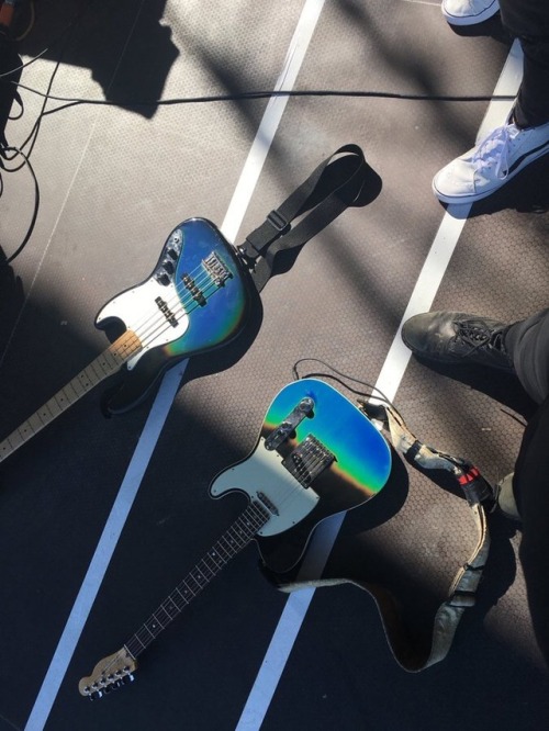 everrlastingbeat:Liquid crystal thermochromic. Hot day.