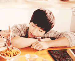 eteru:  7/∞ reasons to love Kim myungsoo → his eating is the most precious thing