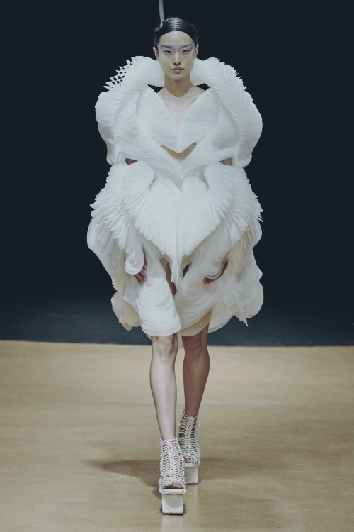 Iris van Herpen / Spring 2020 / Couture Model: Yue Han