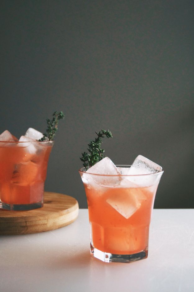 sweet-as-whiskey:theclassydrunk:Blood Orange Whiskey Cocktail  Ooooo! I want!!  same!