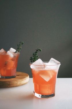 sweet-as-whiskey:theclassydrunk:Blood Orange Whiskey Cocktail  Ooooo! I want!!  same!